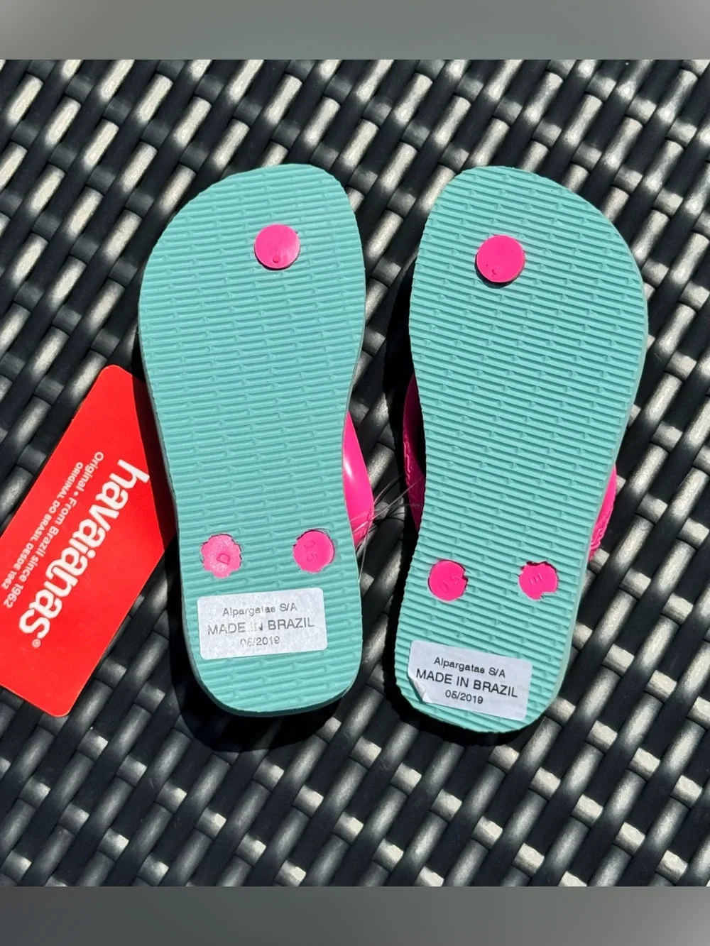 BNWT Havaianas Kids Pink & Aqua Unicorn Flip Flops - Size 12